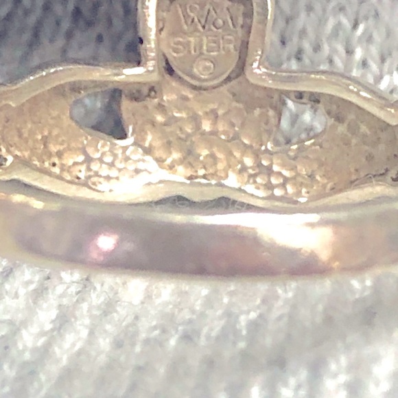 Irish Claddagh Ring With Synthetic Opal - Picture 3 of 6